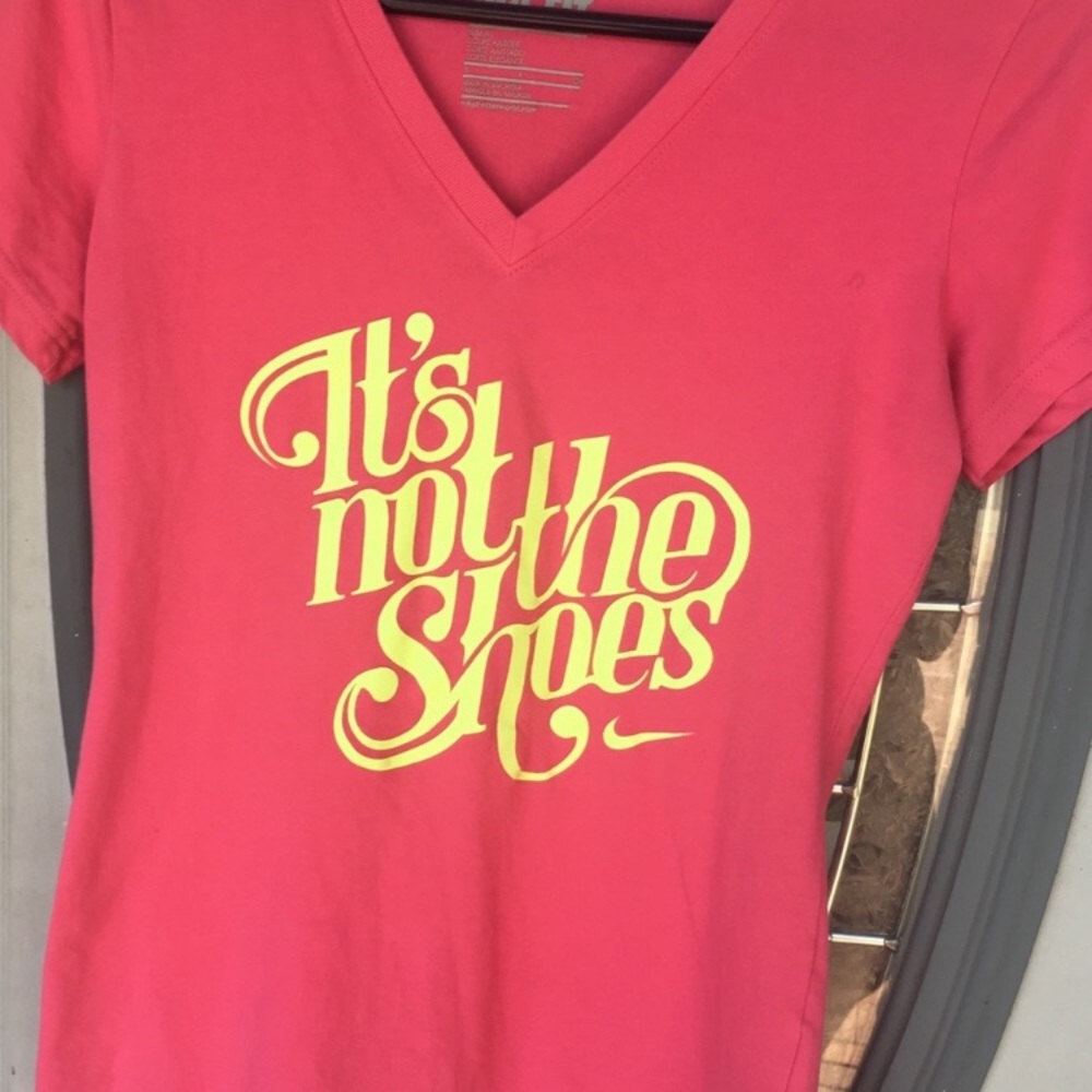 Nike graphic dri-fit pink tee small shirt sleeve